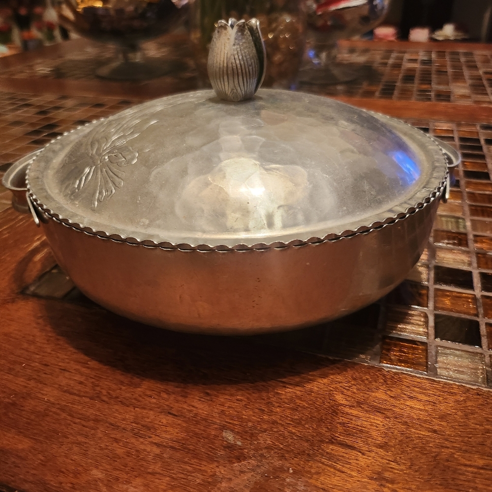 Vintage Hammered Aluminum Covered Casserole Dish Rodney Kent Tulip Weddi…